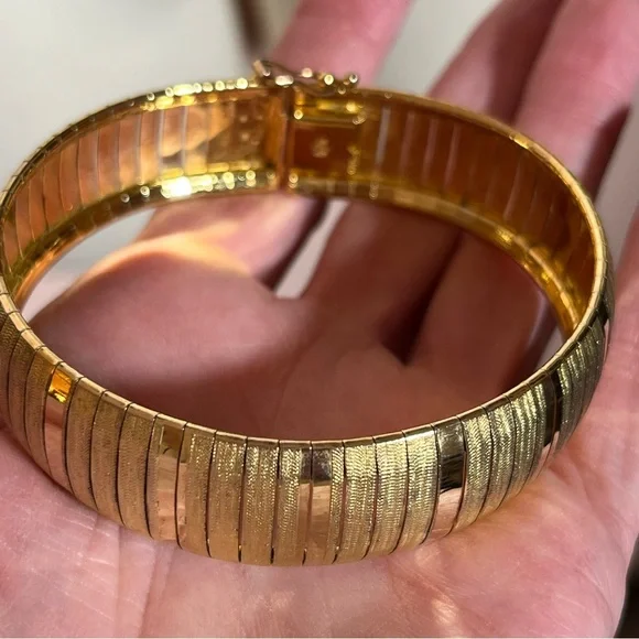 Vintage 80 90 Gold Vermeil Oversized Mobwife Classic Italy thick wide Bracelet - Picture 7 of 17